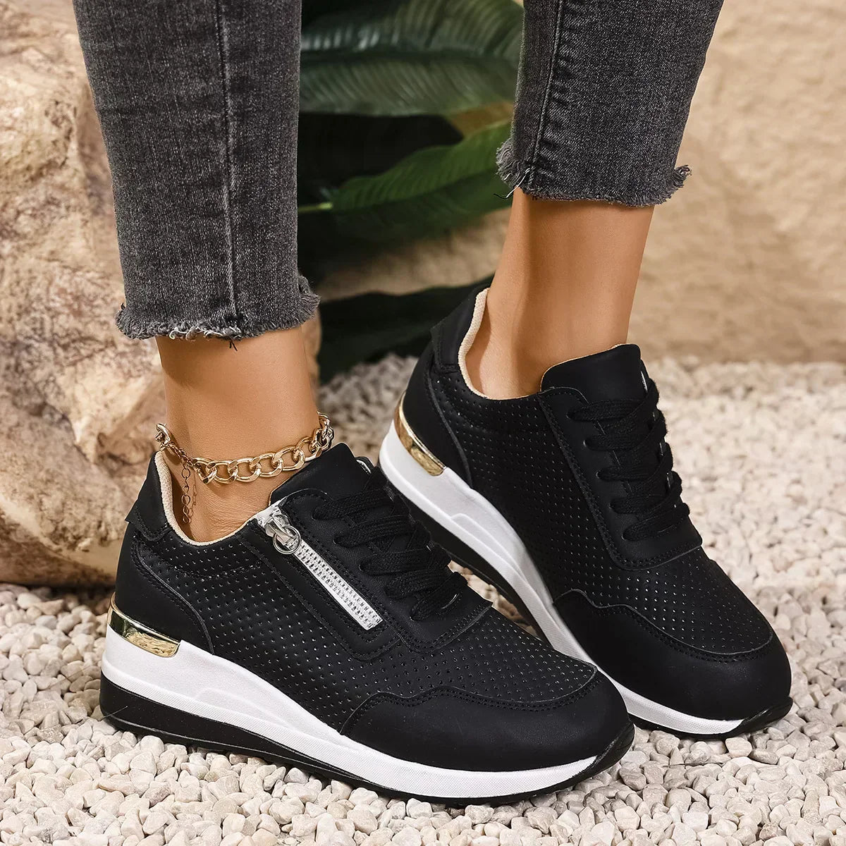 Danielle – Everyday Sneakers