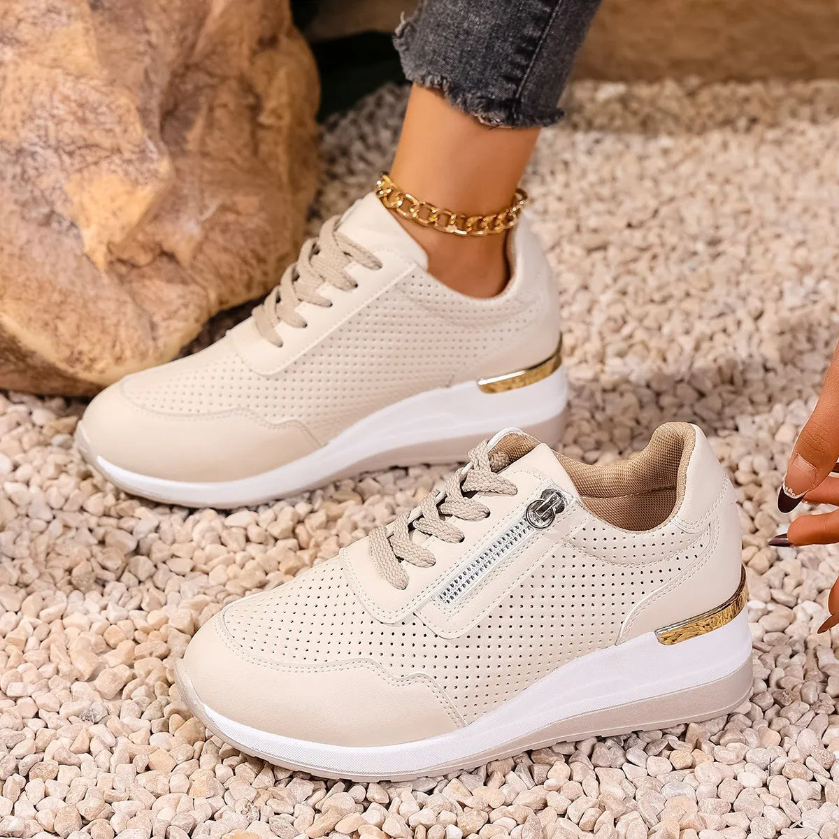 Danielle – Everyday Sneakers