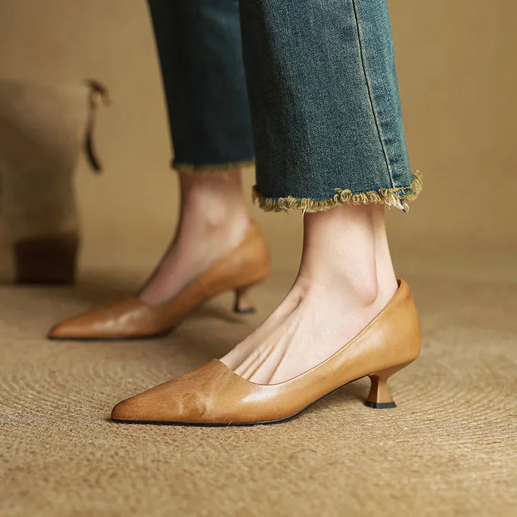 Amelia – Timeless Heel Pumps